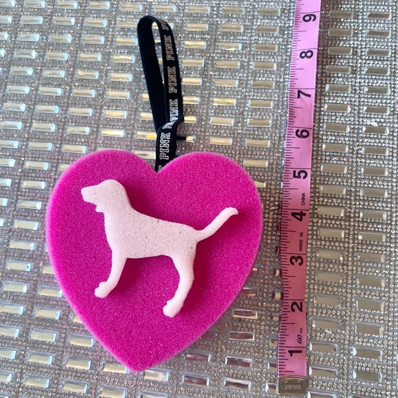 💗 PINK Dog Heart Victoria’s Secret Shower Sponge Loofah NEW - Picture 3 of 4
